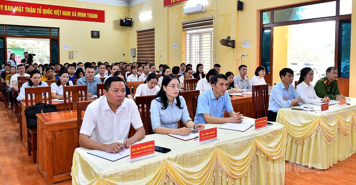 Các đại biểu và cử tri xã Minh Thanh dự hội nghị.