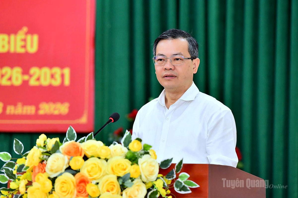 Đồng chí Chủ tịch HĐND tỉnh Nguyễn Văn Sơn phát biểu chương trình hành động với cử tri xã Tân Thanh.