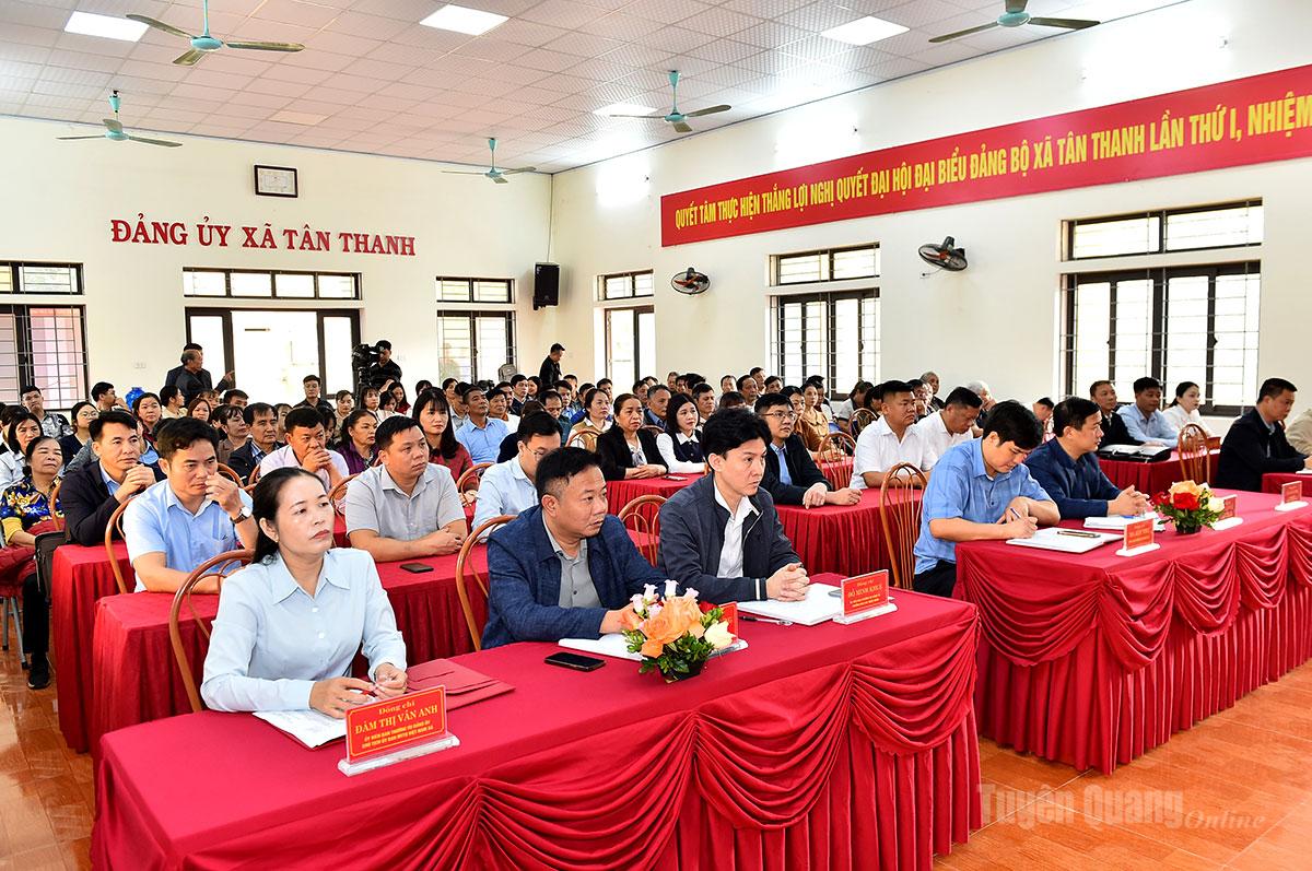 Cán bộ, cử tri xã Tân Thanh tại hội nghị.