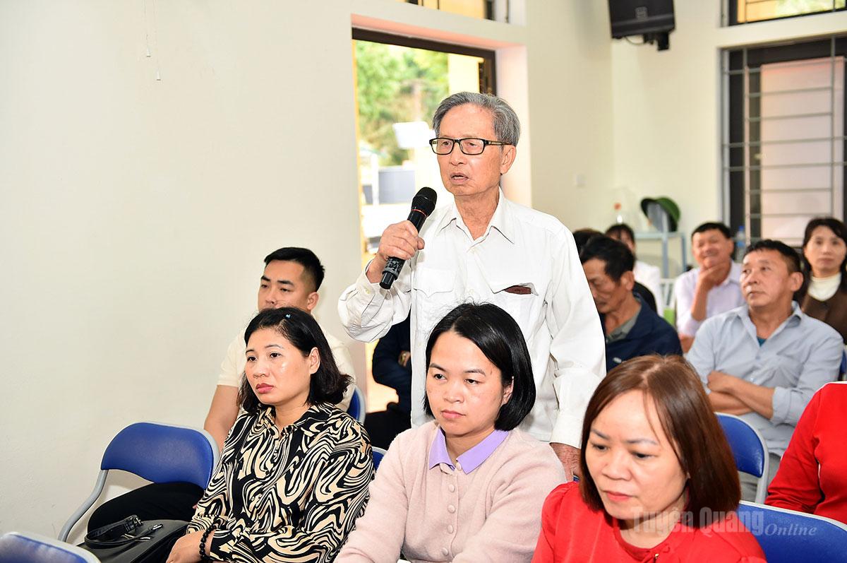 Cử tri xã Tân Thanh phát biểu ý kiến tại hội nghị.