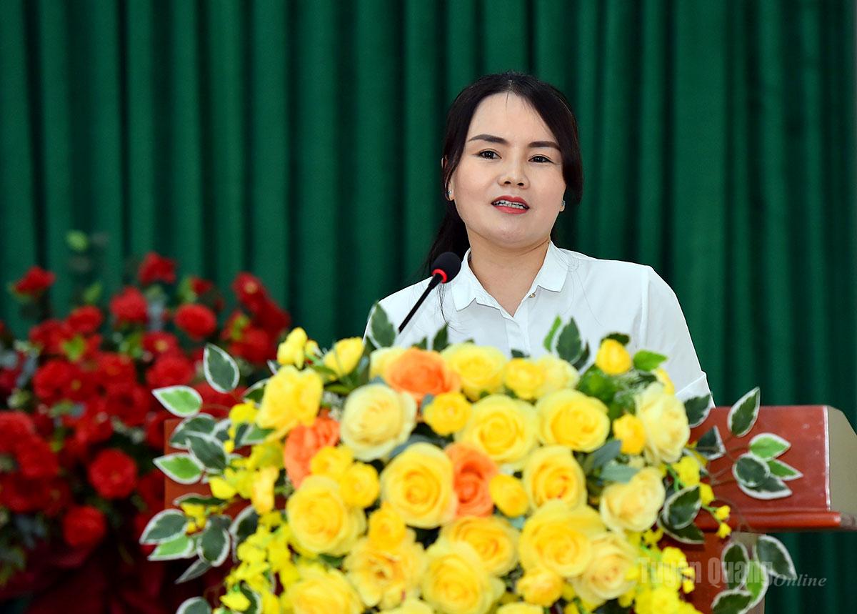 Đồng chí Nguyễn Thị Thanh Huyền, Bí thư Đảng ủy xã Sơn Dương phát biểu tại hội nghị.