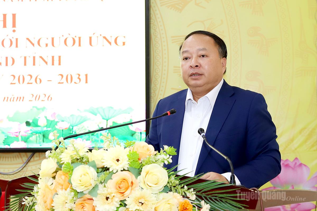 Chủ tịch UBND tỉnh Phan Huy Ngọc phát biểu tiếp thu các ý kiến của cử tri xã Việt Lâm.