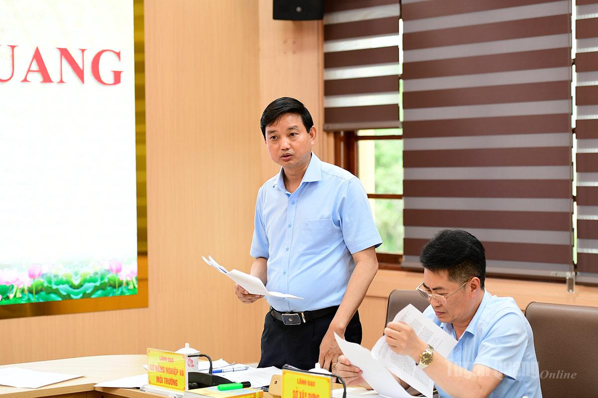 Lãnh đạo Sở Nông nghiệp và Môi trường nêu ý kiến thuộc thẩm quyền ngành quản lý tại cuộc họp.