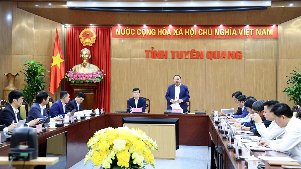 Chủ tịch UBND tỉnh Phan Huy Ngọc làm việc với đoàn công tác Đại học Công nghiệp Hà Nội