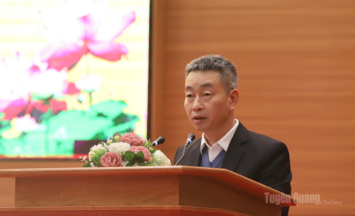 Ứng cử viên Phan Ngọc Thắng, Phó Chủ tịch UBND xã Thanh Thuỷ trình bày dự kiến chương trình hành động của bản thân.