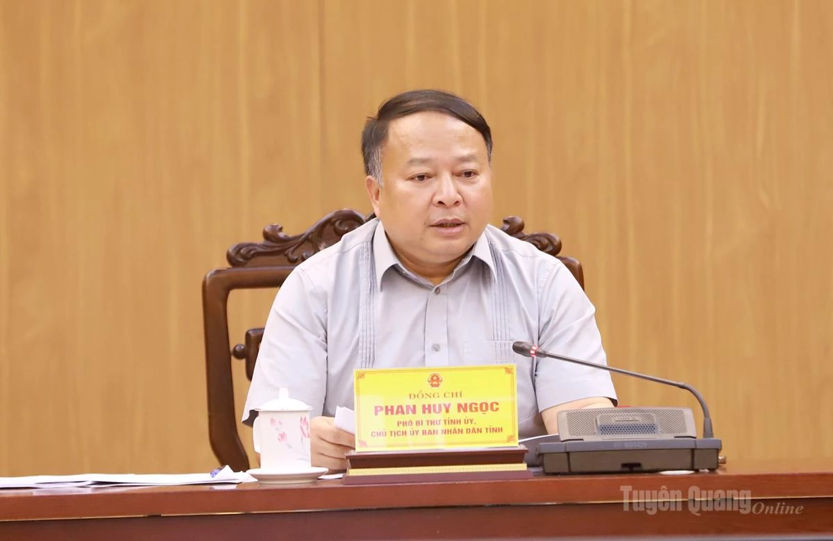 Chủ tịch UBND tỉnh Phan Huy Ngọc: Xác định việc chuyển đổi các loại cây trồng vật nuôi có giá trị kinh tế cao là lối ra, hướng đi cho các địa phương