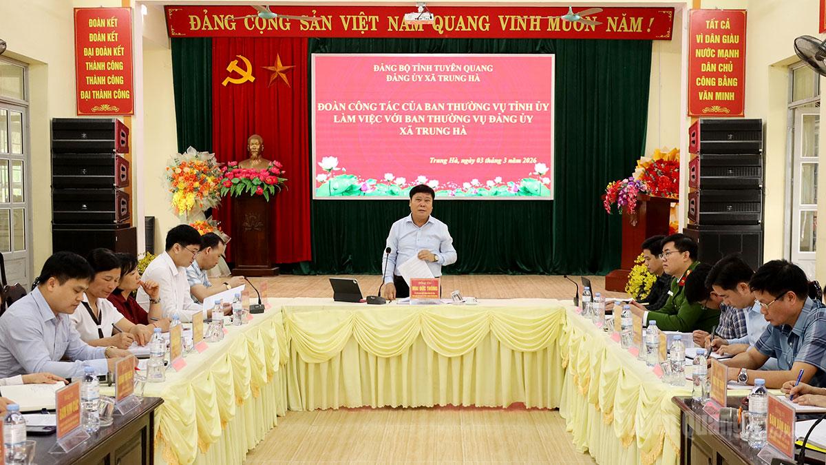 Toàn cảnh buổi làm việc.