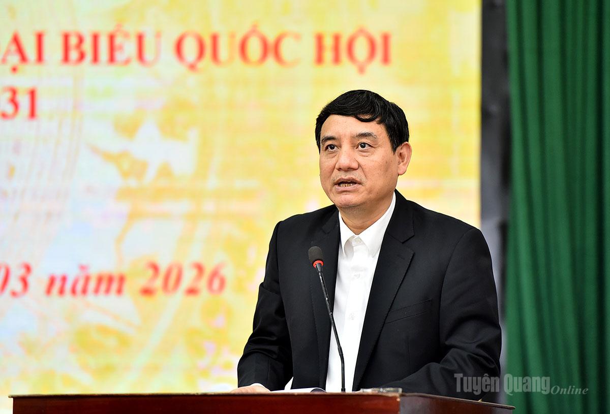 Đồng chí Chủ nhiệm Ủy ban Văn hóa và Xã hội của Quốc hội Nguyễn ĐắcVinh trình bày chương trình hành động tại hội nghị.