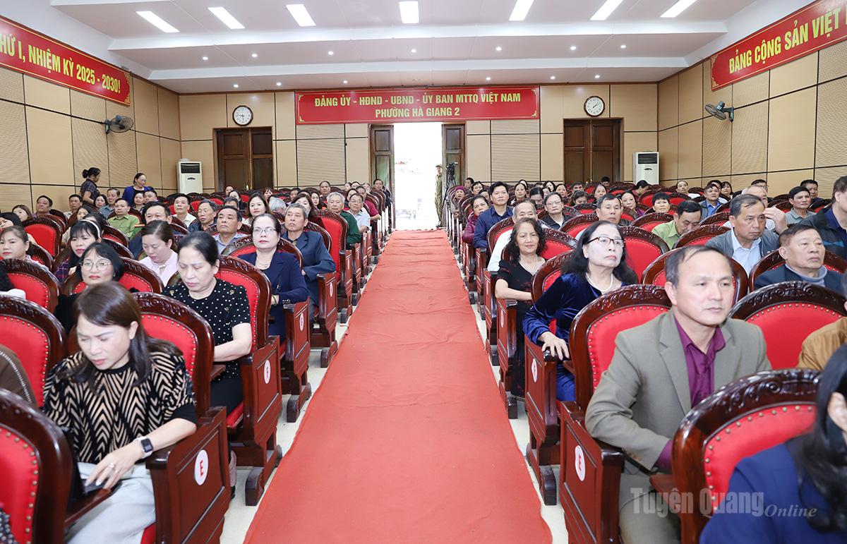 Đông đảo cử tri phường Hà Giang 2 tham gia buổi tiếp xúc của người ứng cử đại biểu HĐND tỉnh.