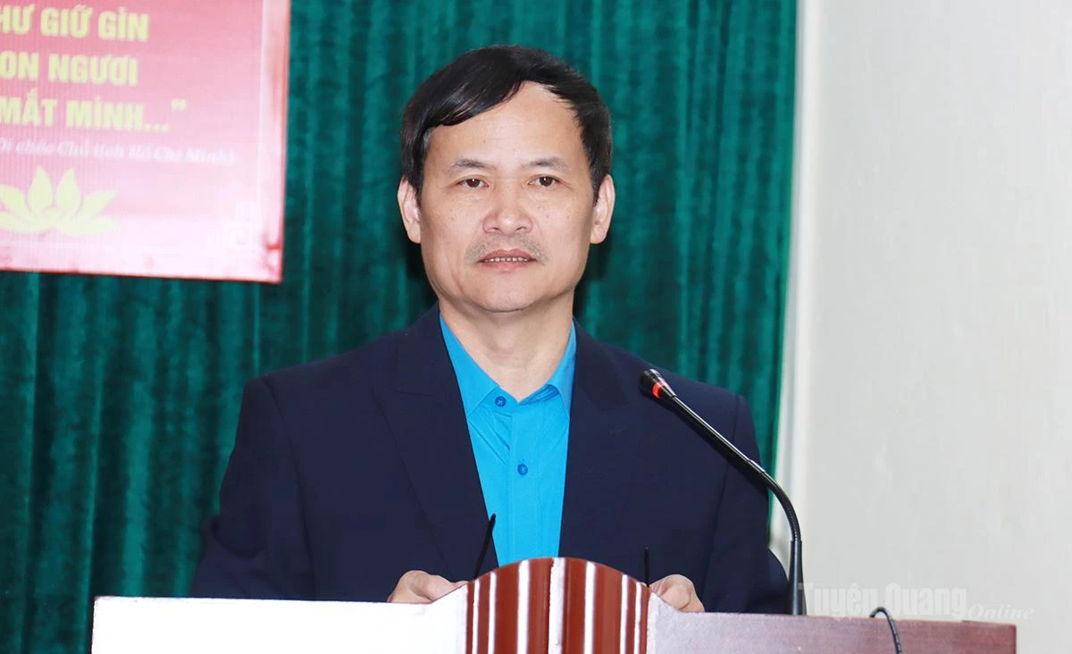 Ứng cử viên đại biểu HĐND tỉnh Triệu Tài Phong trình bày chương trình hành động cá nhân.