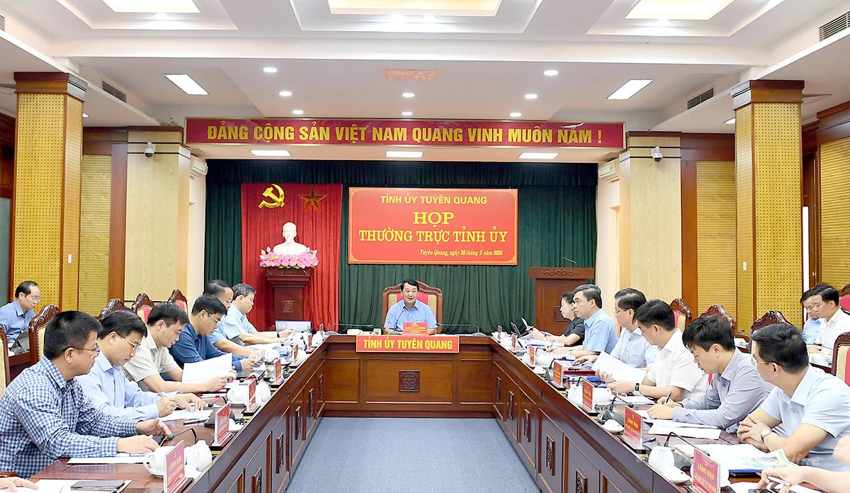 Đồng chí Bí thư Tỉnh ủy Hầu A Lềnh chủ trì cuộc họp.