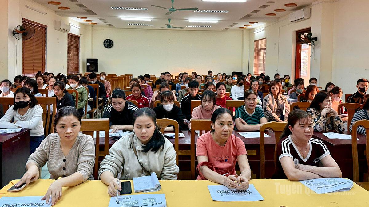 Đoàn viên, công nhân lao động Công ty TNHH Giầy G-Star tham gia hội nghị.