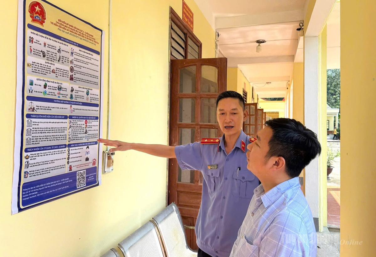 Cán bộ Viện Kiểm sát nhân dân khu vực 4 tuyên truyền Nghị quyết 205/2025/QH15 tại 15 xã, phường.