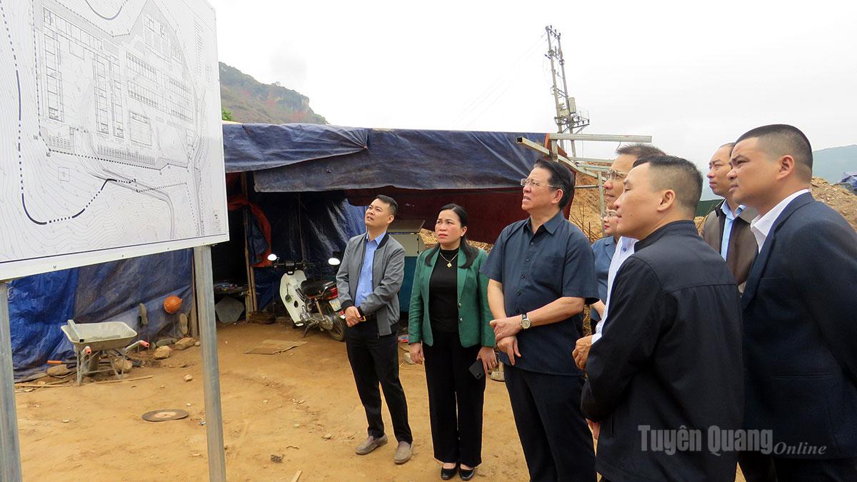 Đồng chí Trần Mạnh Lợi thăm và khảo sát thực tế tại Dự án xây dựng trường Phổ thông Nội trí liên cấp Tiểu học và THCS Pà Vầy Sủ.