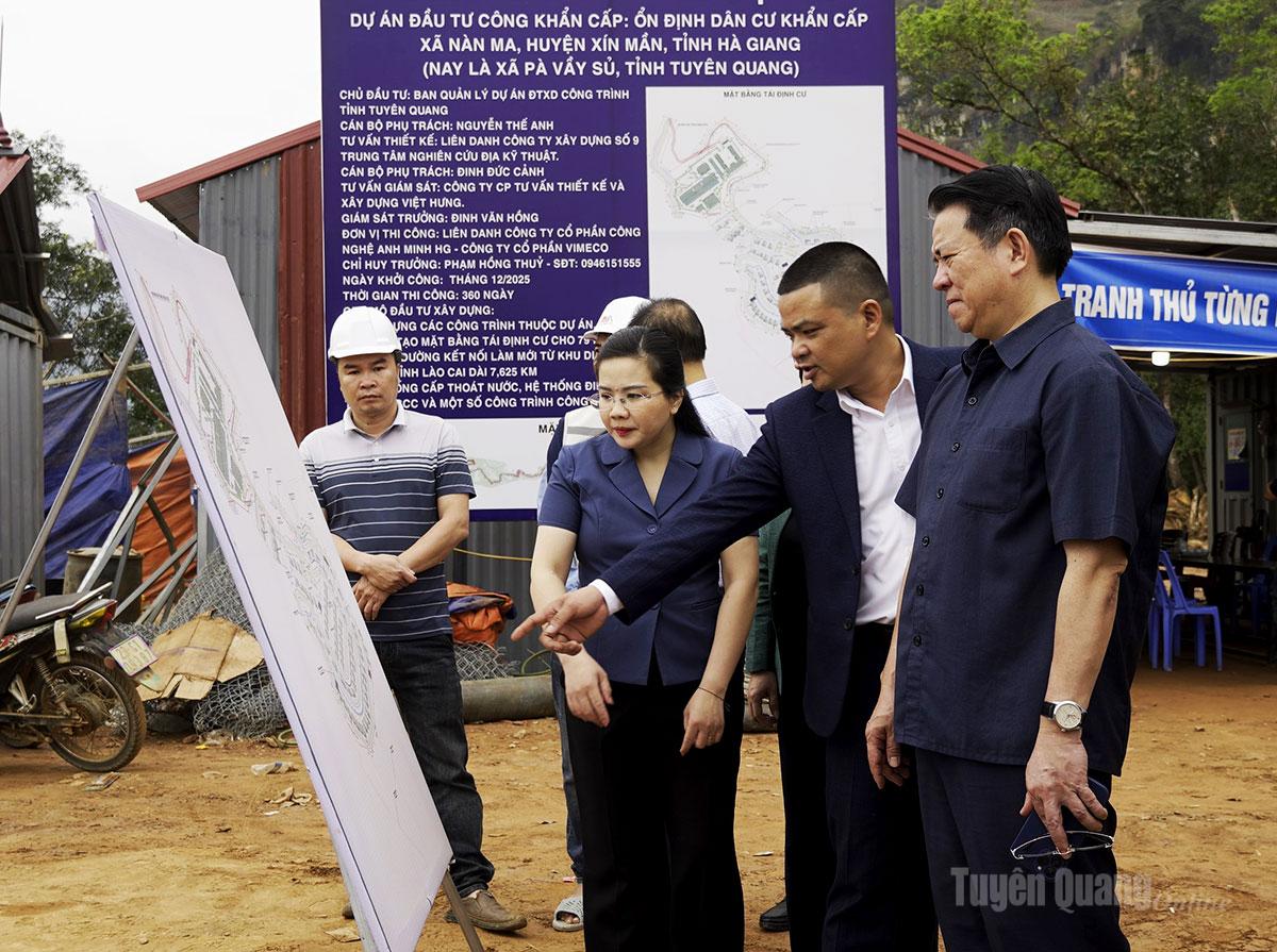 Đoàn thăm và khảo sát thực tế tại Dự án ổn định dân cư khẩn cấp Nàn Ma (nay thuộc xã Pà Vầy Sủ).