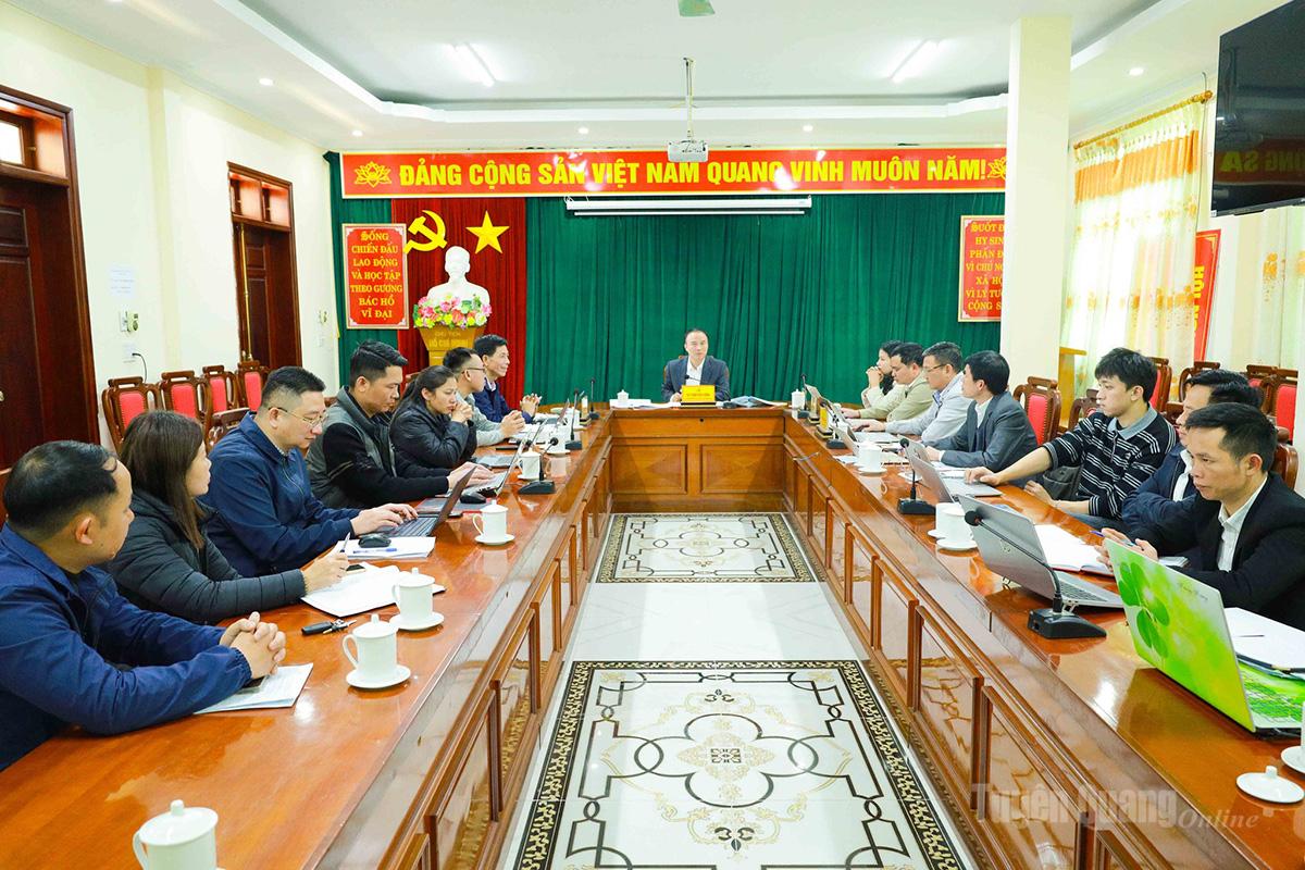 Đoàn giám sát của BTV Tỉnh ủy kiểm tra công tác Bầu cử tại xã Hoàng Su Phì.