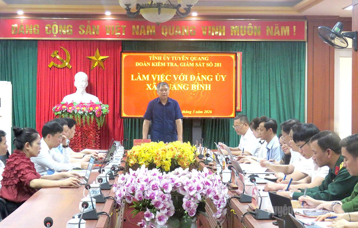 Toàn cảnh buổi làm việc.