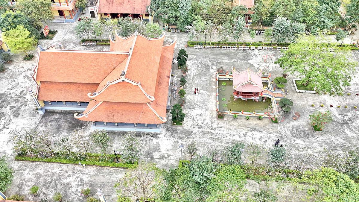 Phu Lam Pagoda is also one of seven ancient pagodas dating back to the Tran Dynasty discovered in Tuyen Quang Province, a locality associated with several important historical events of that era.