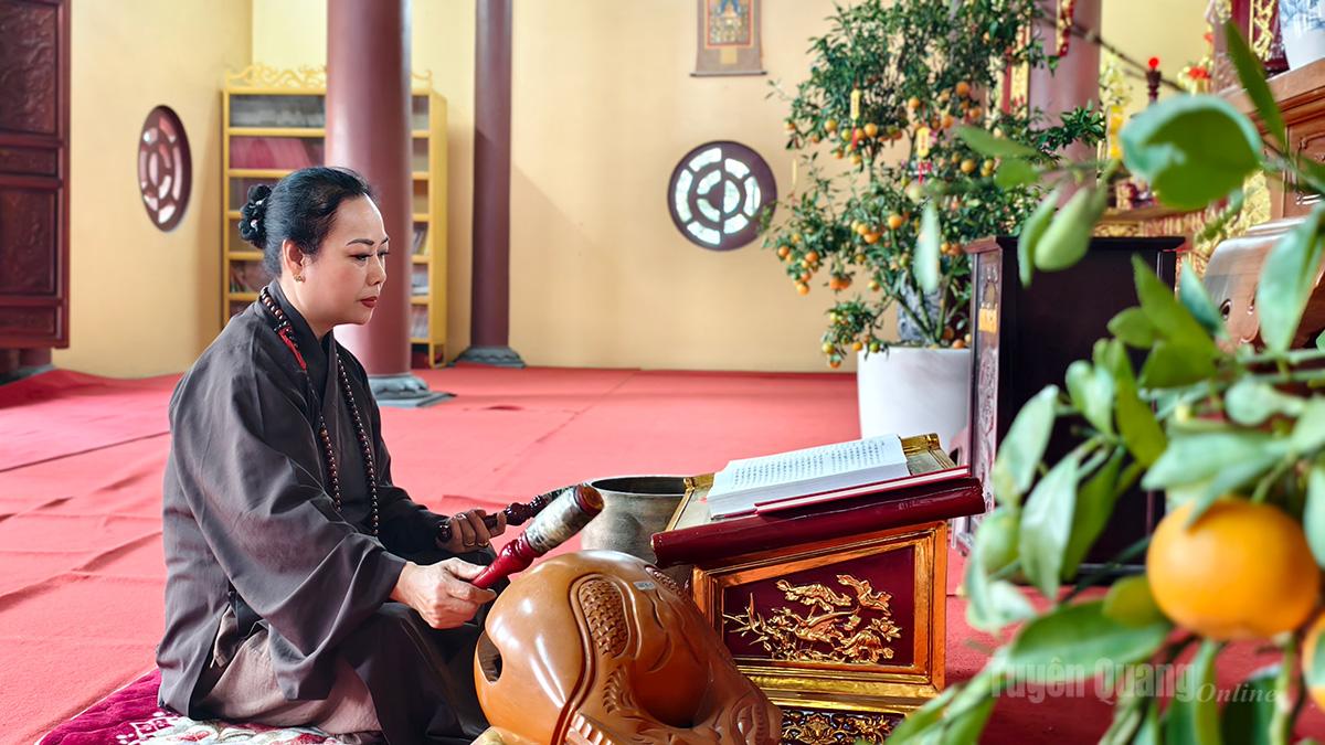 The pagoda also features architectural highlights that blend traditional and modern elements, while its tranquil and harmonious setting reflects the flourishing of Buddhist life.
