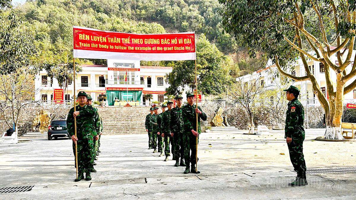 Đồn Biên phòng Lũng Cú tổ chức huấn luyện nghiêm theo phương châm “Cơ bản, thiết thực, vững chắc”.