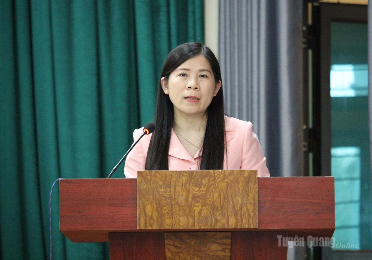 Phó Chủ tịch HĐND tỉnh Lê Thị Thanh Trà phát biểu ý kiến tại hội nghị.