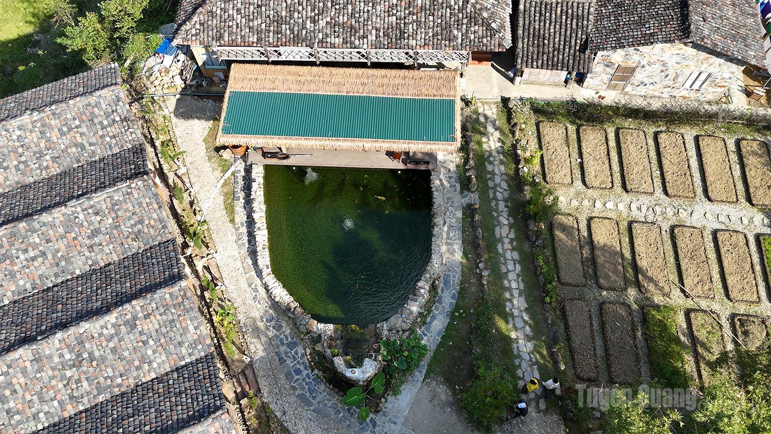 Currently, many households in Du Gia operate accommodation services, making the most of local cultural identity and natural landscapes to become an attractive stop on a journey exploring the Rocky Plateau.