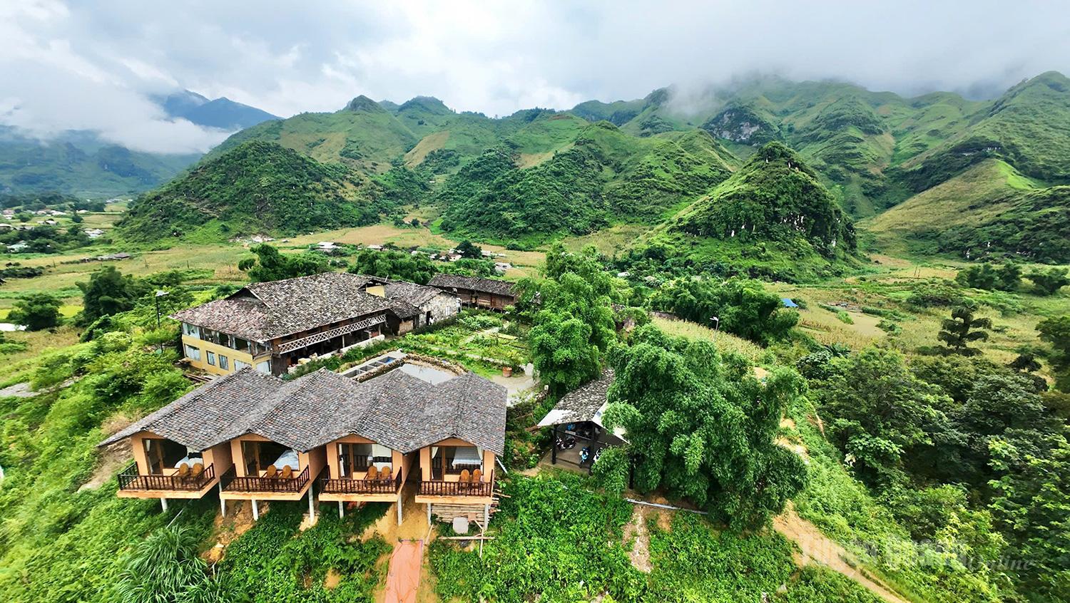 Located within the Dong Van Karst Plateau Global Geopark area, Du Gia possesses distinctive tourism potential and advantages.