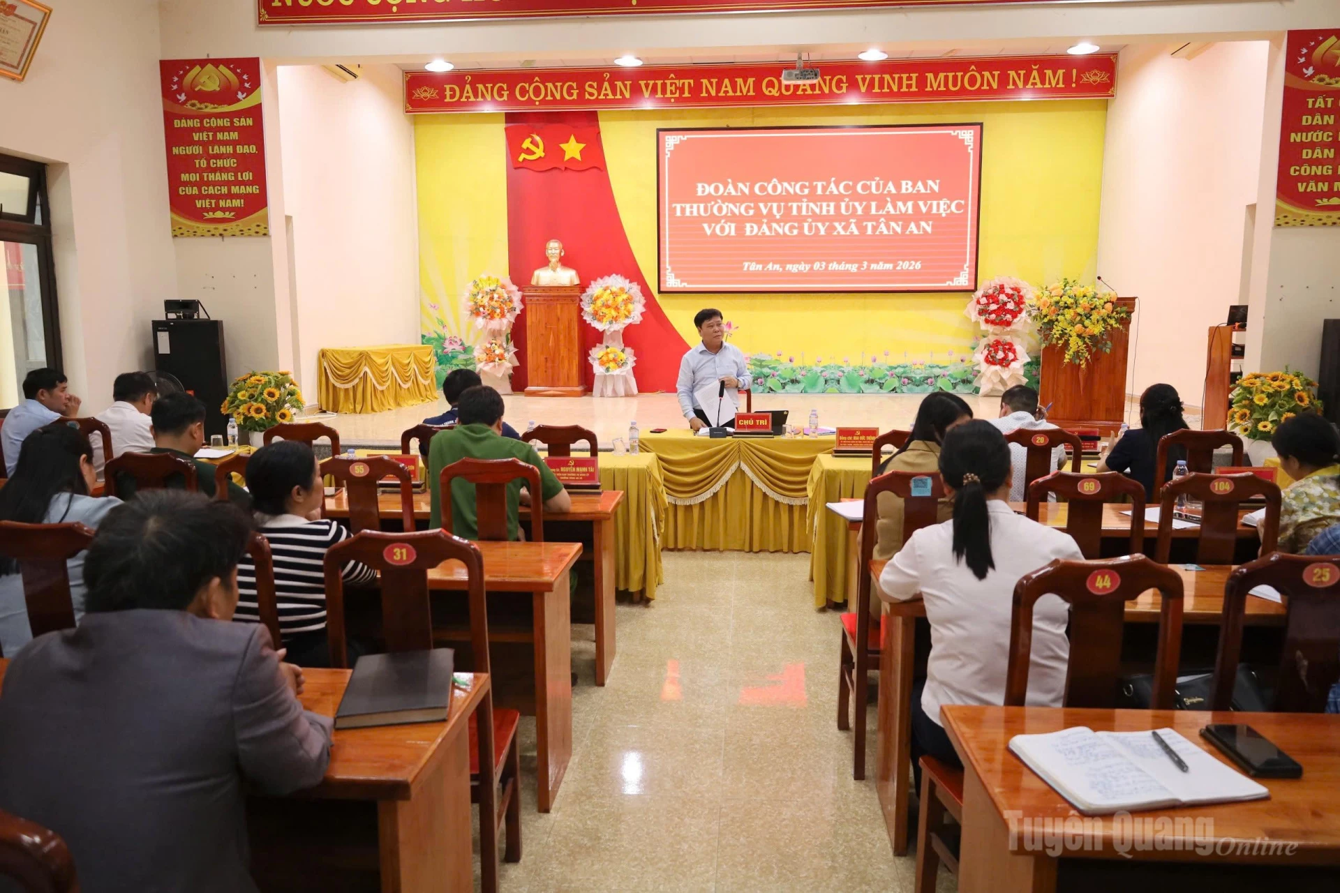 Toàn cảnh buổi làm việc của Đoàn công tác tại xã Tân An.