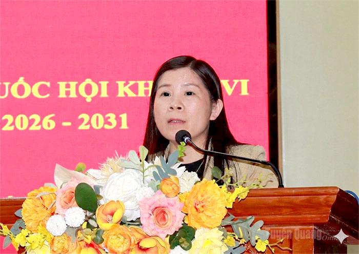 Ứng cử viên đại biểu HĐND tỉnh khóa XX Lê Thị Thanh Trà, Ủy viên Ban Chấp hành Đảng bộ tỉnh, Phó Chủ tịch HĐND tỉnh trình bày chương trình hành động cá nhân.