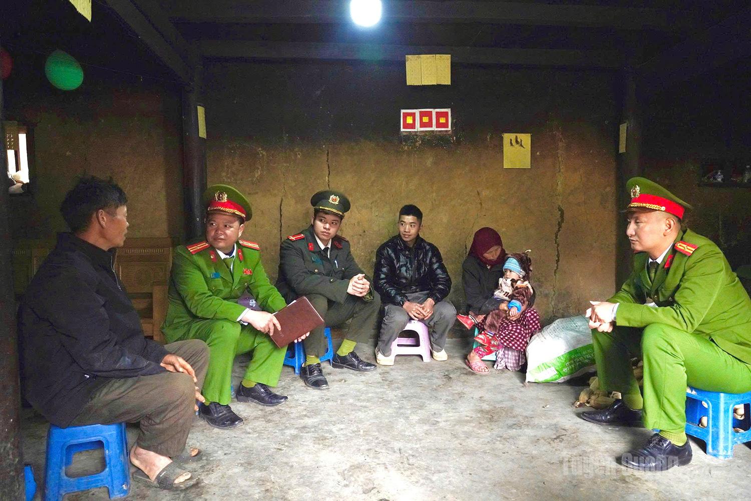 Police of Pho Bang Commune visit households to check residents before the election day.
