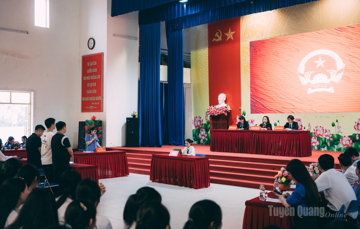 Phiên tòa giả định xét xử vụ án “Tổ chức sử dụng trái phép chất ma túy” được tổ chức tại Trường PTDTNT - THPT tỉnh.