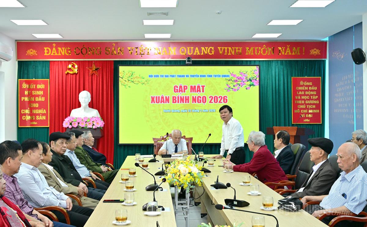 Đồng chí Mai Đức Thông phát biểu tại buổi gặp mặt.