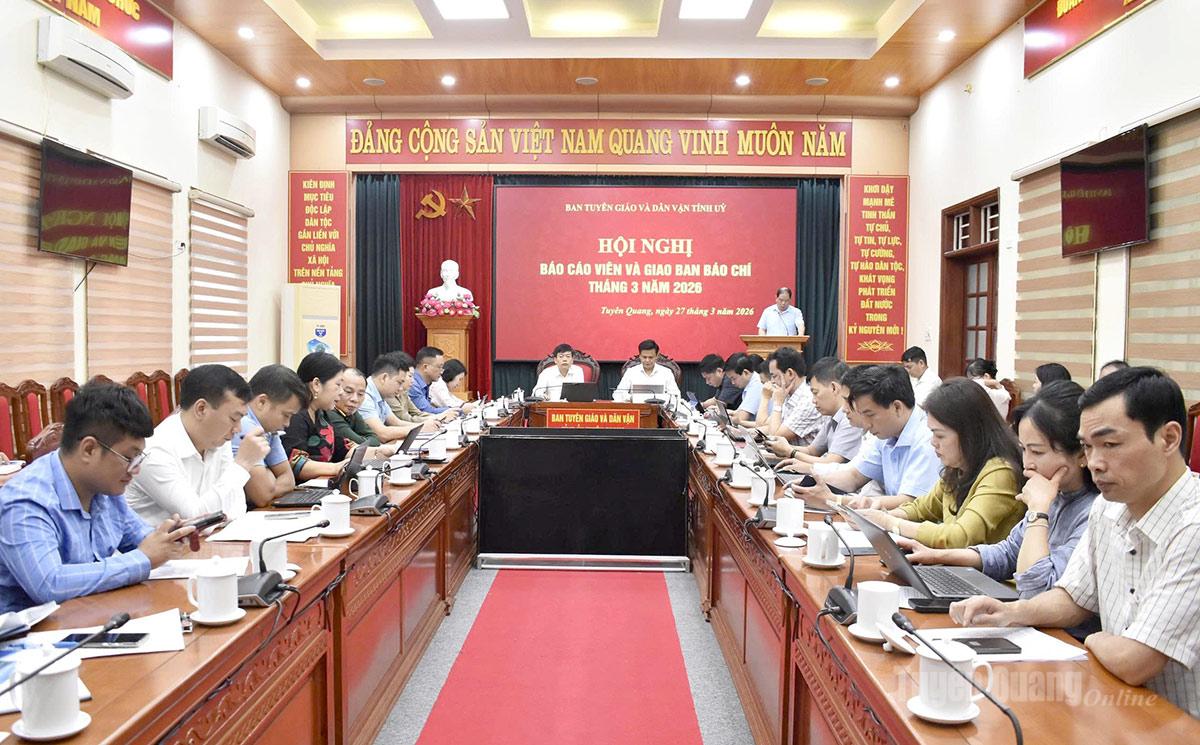 Toàn cảnh hội nghị.