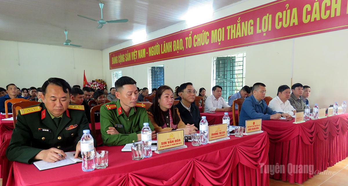 Cử tri xã Trung Thịnh tham dự Hội nghị tiếp xúc cử tri.