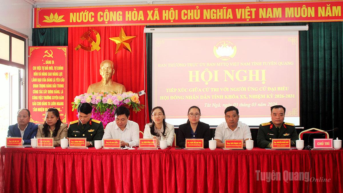 Các ứng viên ứng cử đại biểu HĐND tỉnh khóa XX, nhiệm kỳ 2026 - 2030 đơn vị bầu cử số 13 dự hội nghị tiếp xúc cử tri xã Tát Ngà.