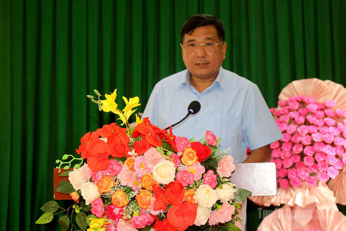 Phó Chủ tịch Thường trực HĐND tỉnh Hầu Minh Lợi phát biểu tại Hội nghị.