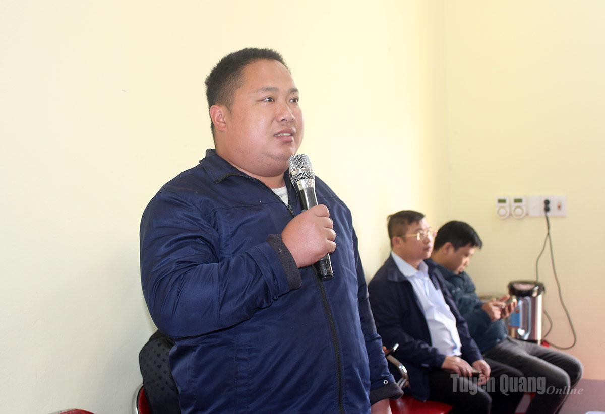 Cử tri xã Lũng Phìn nêu ý kiến tại buổi tiếp xúc cử tri.