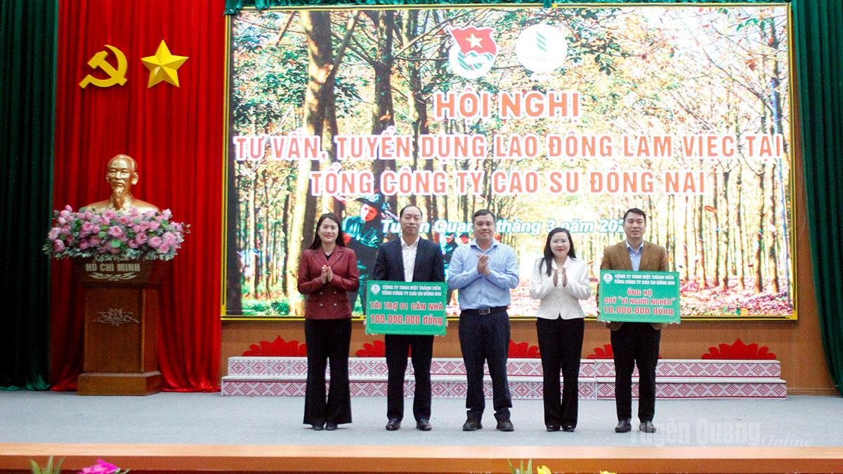 Tổng Công ty Cao su Đồng Nai đã tài trợ 1 căn nhà cho người nghèo, trị giá 100 triệu đồng và ủng hộ quỹ Vì người nghèo của xã 10 triệu đồng.