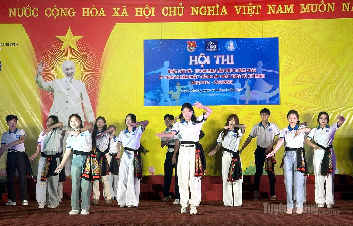 Điệu nhảy hiện đại, sôi động tại hội thi.