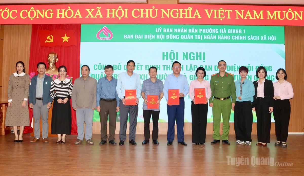 Ban đại diện Hội đồng quản trị Ngân hàng Chính sách xã hội phường Hà Giang 1 ra mắt tại hội nghị.