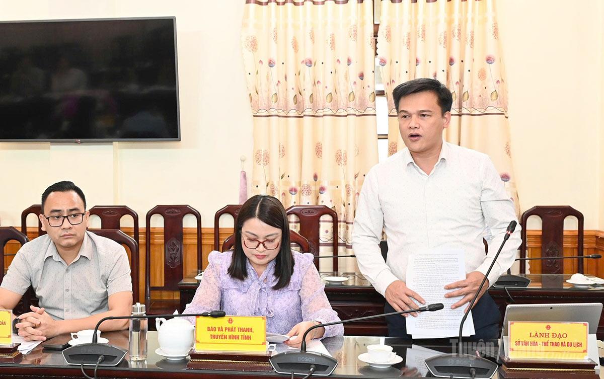 Lãnh đạo Sở Văn hóa, Thể thao và Du lịch phát biểu tại cuộc họp.