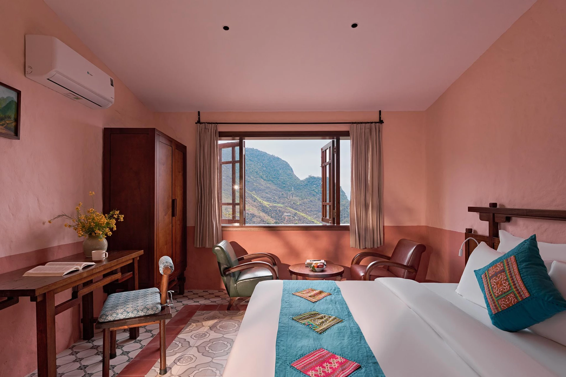 Cách tiếp cận này giúp du khách chạm vào văn hóa bản địa một cách tự nhiên nhất, đồng thời mở ra những cơ hội phát triển mới cho chính cư dân nơi đây.