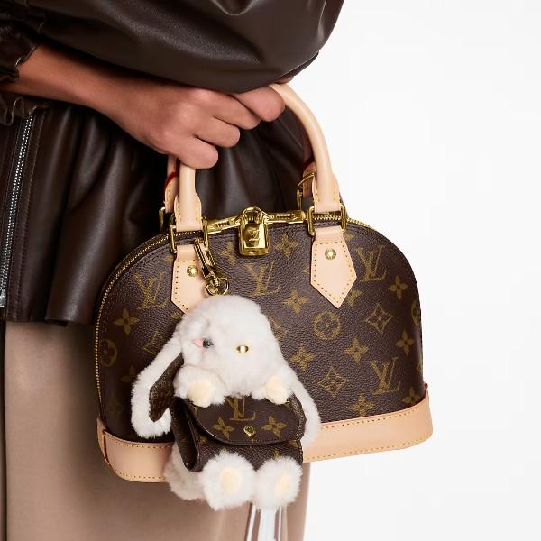 Bag charm của Louis Vuitton đi từ các phiên bản kinh điển…