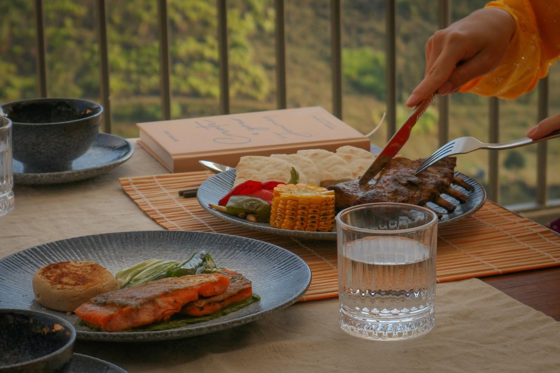 Bằng cách đưa Ha Giang Aya Lodge hòa vào đời sống bản Sủng Trái, dự án đại diện cho một hướng đi cân bằng hơn. Tại đây, du khách không chỉ lưu trú mà còn tương tác chân thực với cộng đồng và đóng góp trực tiếp vào nền kinh tế địa phương.