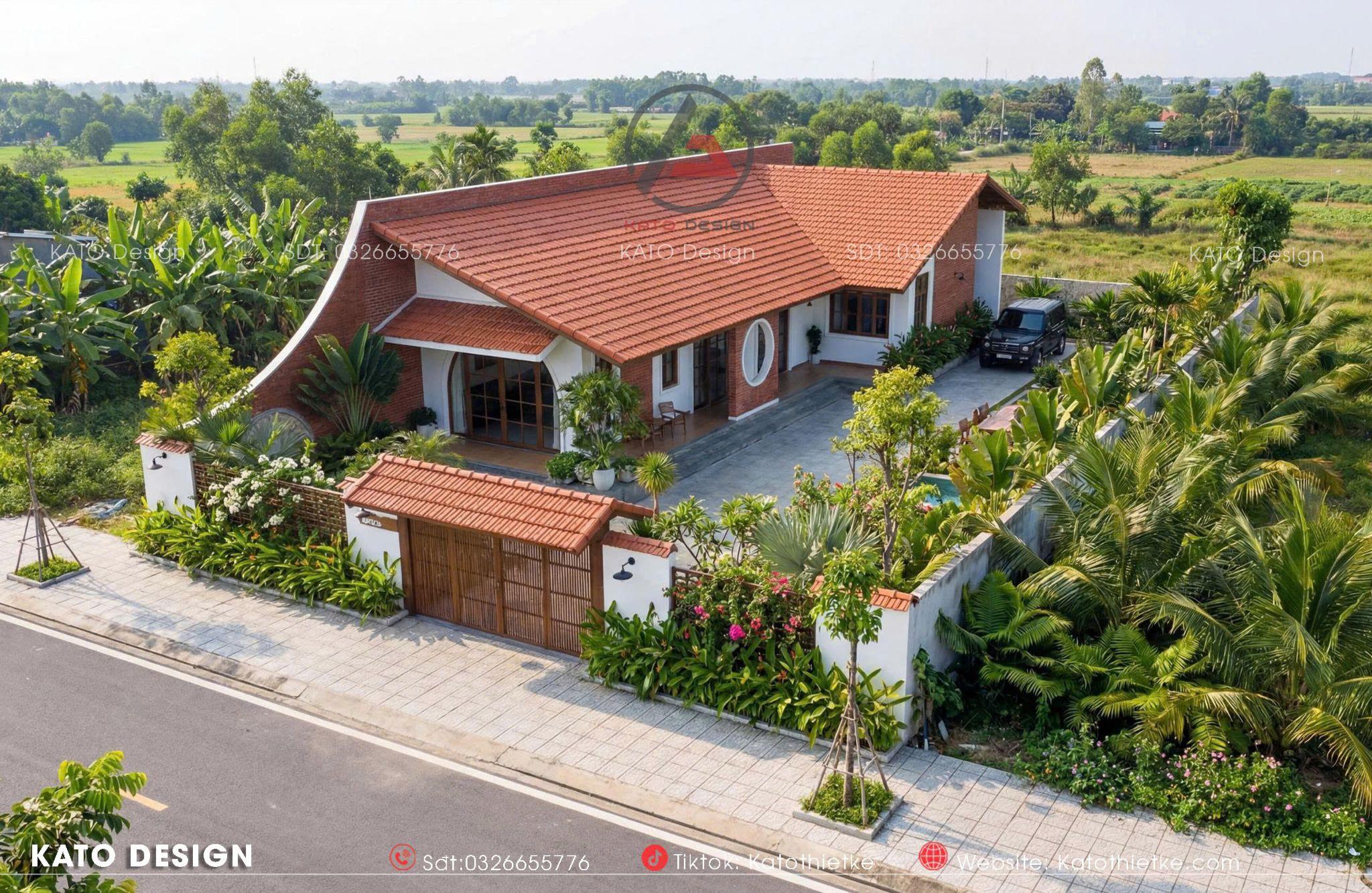 Nhà cấp 4 mái ngói đỏ mang vẻ đẹp gần gũi, phù hợp không gian vườn thoáng