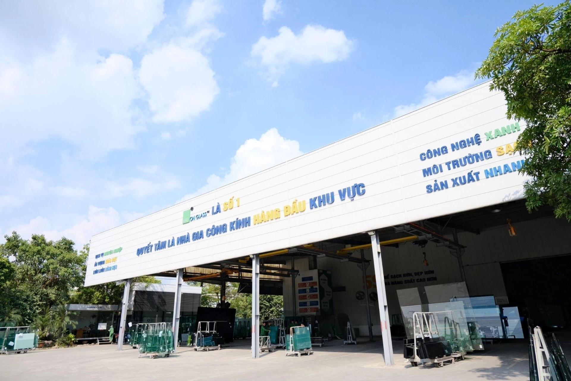 Xưởng sản xuất kính Công ty TNHH Sản xuất và Thương mại Hải Long