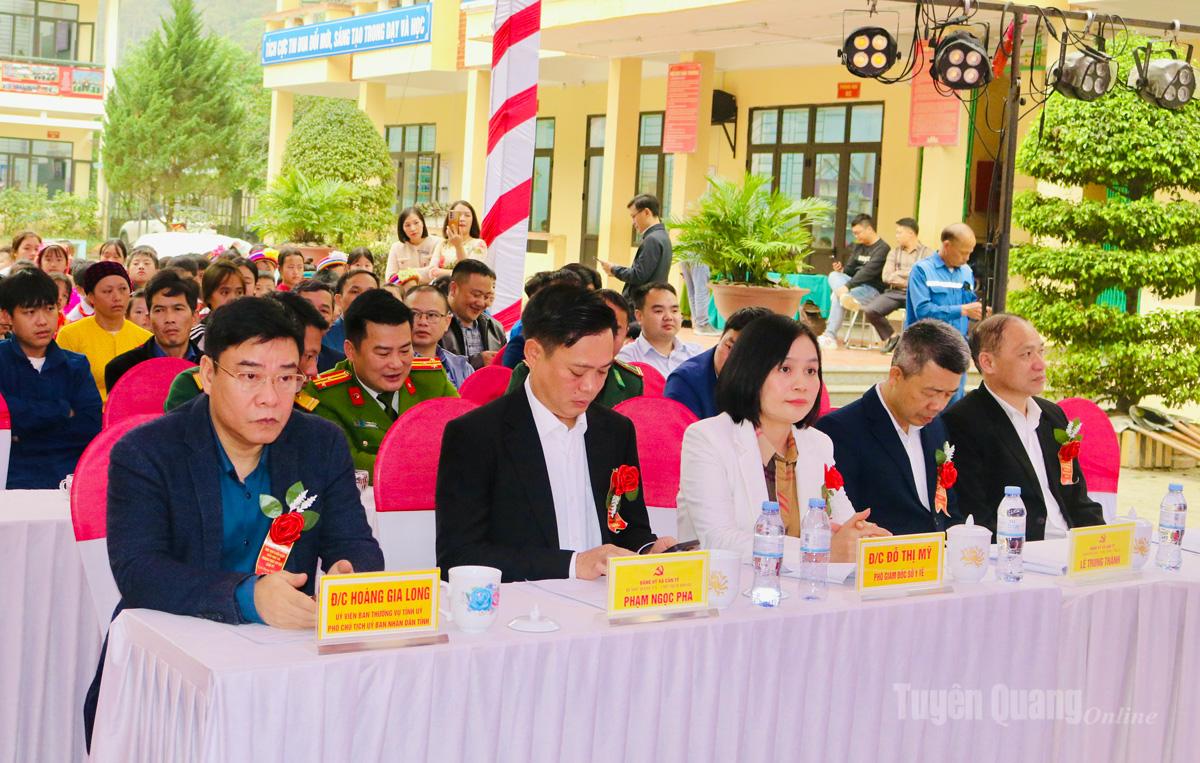 Đồng chí Hoàng Gia Long, Ủy viên Ban Thường vụ Tỉnh ủy, Phó Chủ tịch UBND tỉnh dự Lễ Khởi công xây dựng trường Phổ thông nội trú liên cấp Tiểu học và THCS Cán Tỷ.