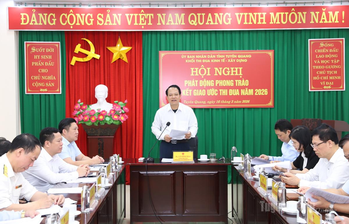 Trưởng Ban quản lý các khu công nghiệp và kinh tế tỉnh Vân Đình Thảo chủ trì hội nghị.