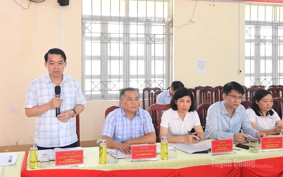 Lãnh đạo Đảng ủy xã Bình Ca báo cáo tình hình thực hiện các nhiệm vụ trên địa bàn.