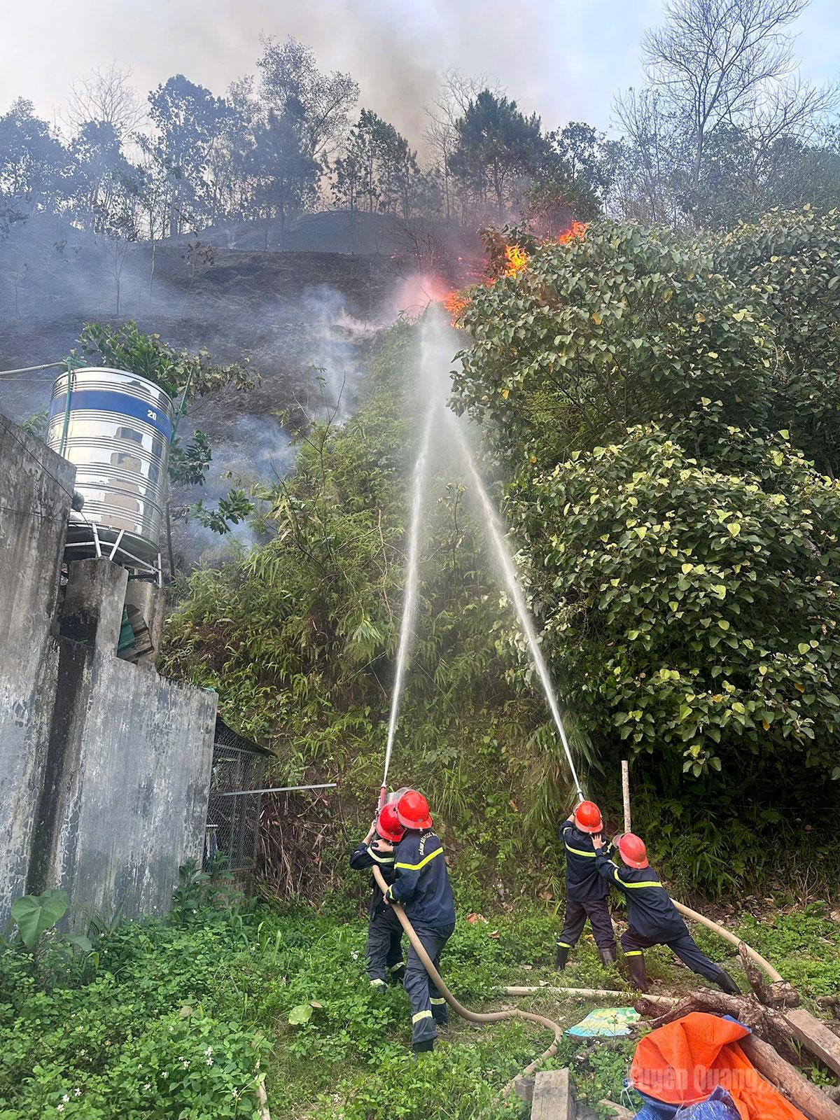 Lực lượng Cảnh sát PCCC và CNCH, Công an tỉnh tổ chức chữa cháy.